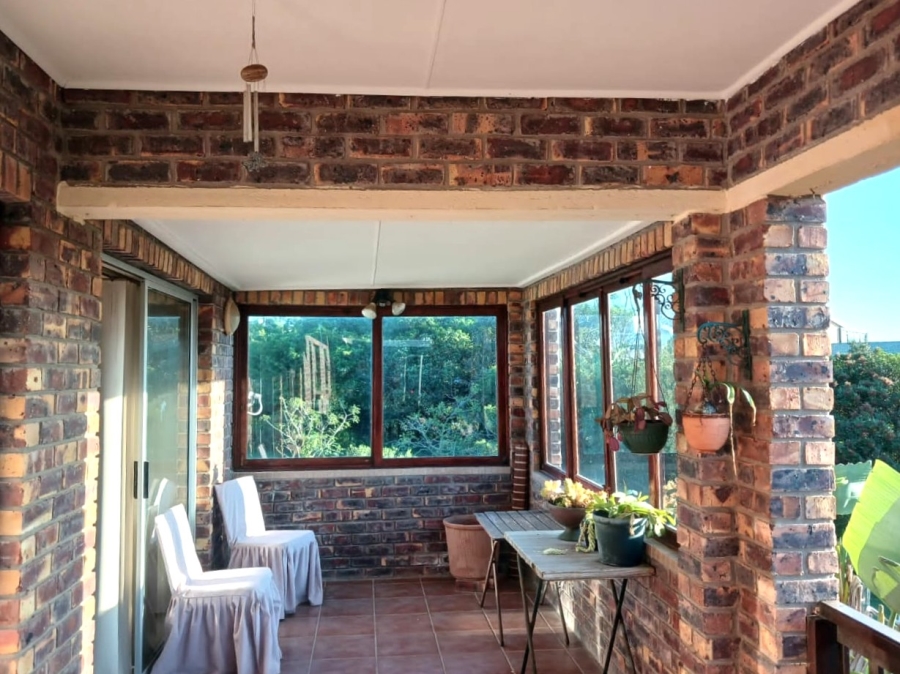 4 Bedroom Property for Sale in Wavecrest Eastern Cape